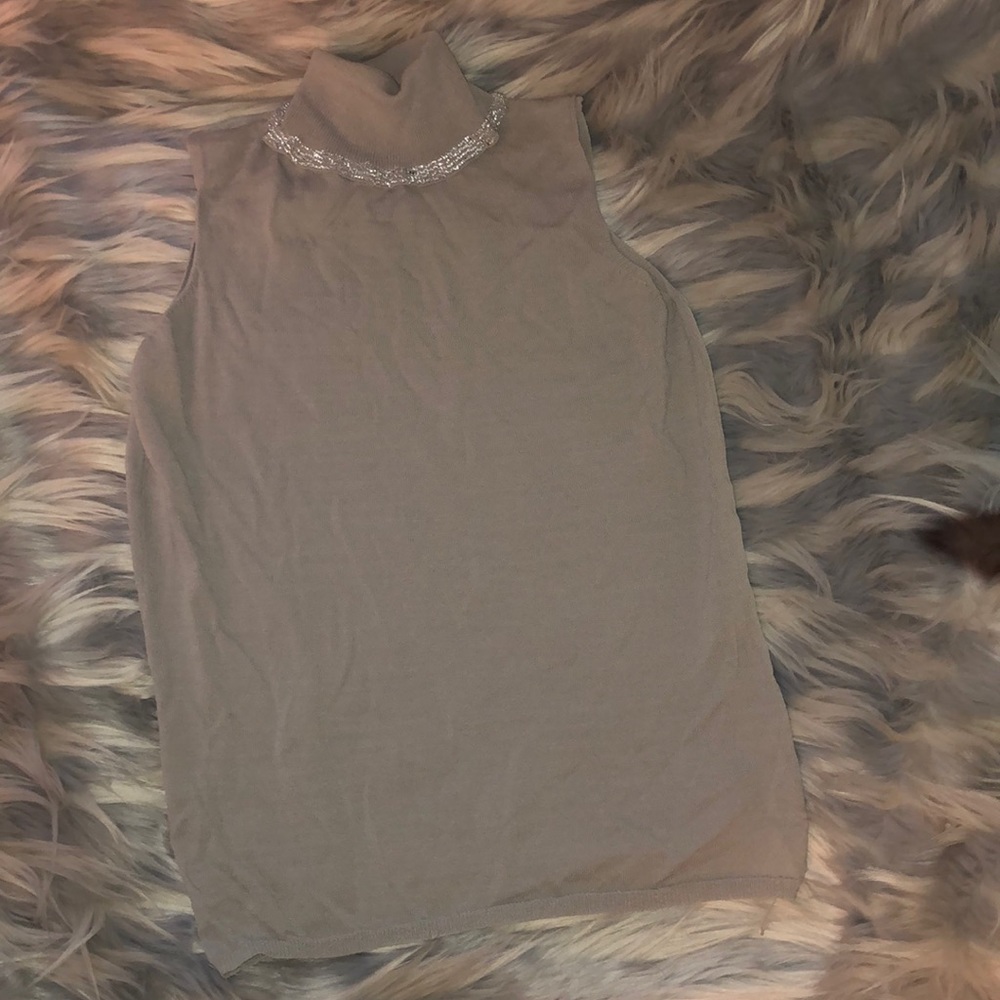 Sleeveless turtleneck